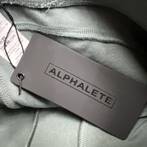 Alphalete Womens Essential Core Shorts Concrete Mid Rise Size Large NWT - Picture 8 of 10